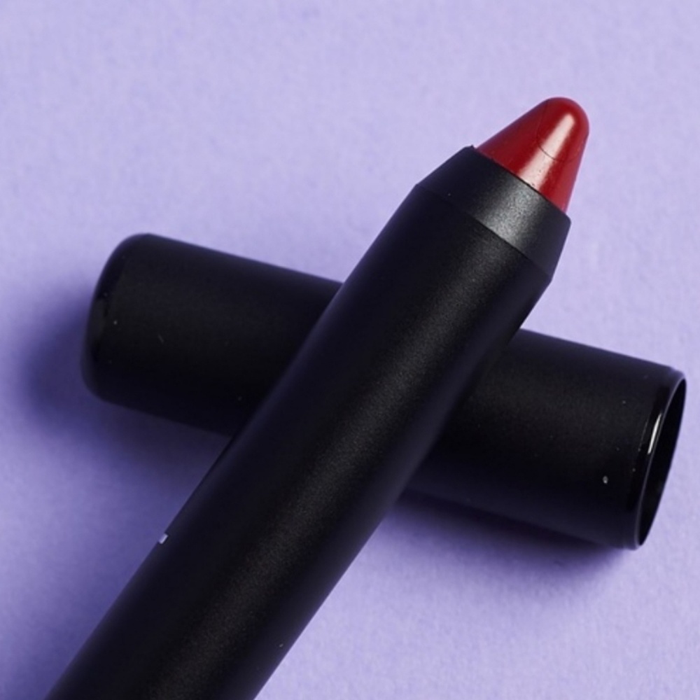 NWT DOUCCE Relentless matte lip craylon